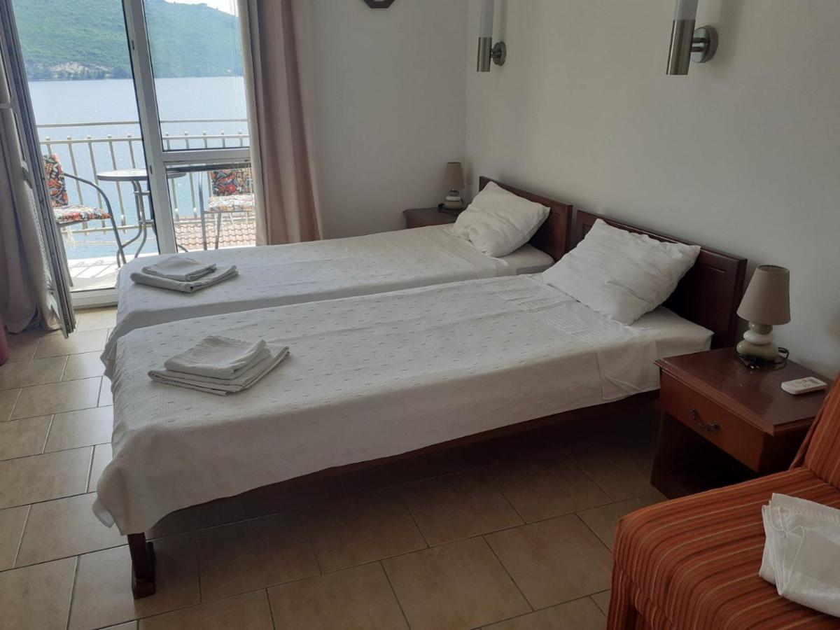 Villa Angelina Kumbor Exterior foto