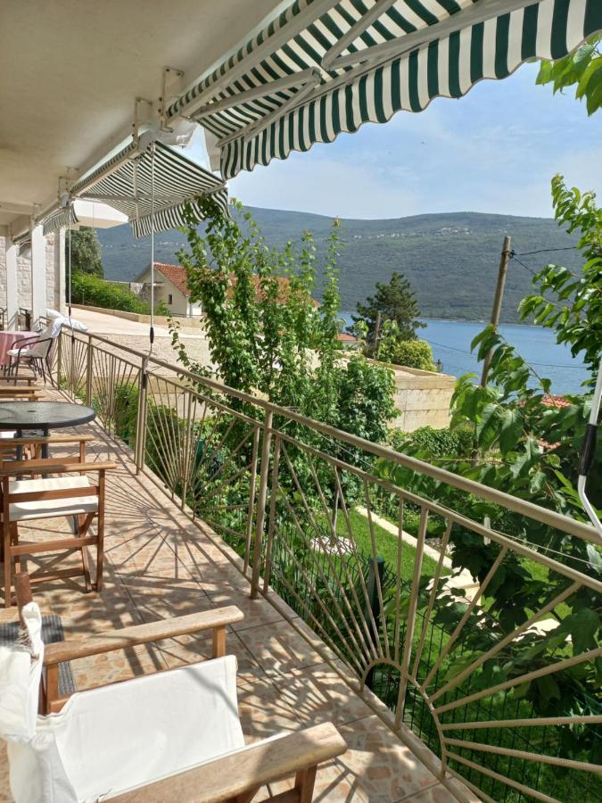 Villa Angelina Kumbor Exterior foto